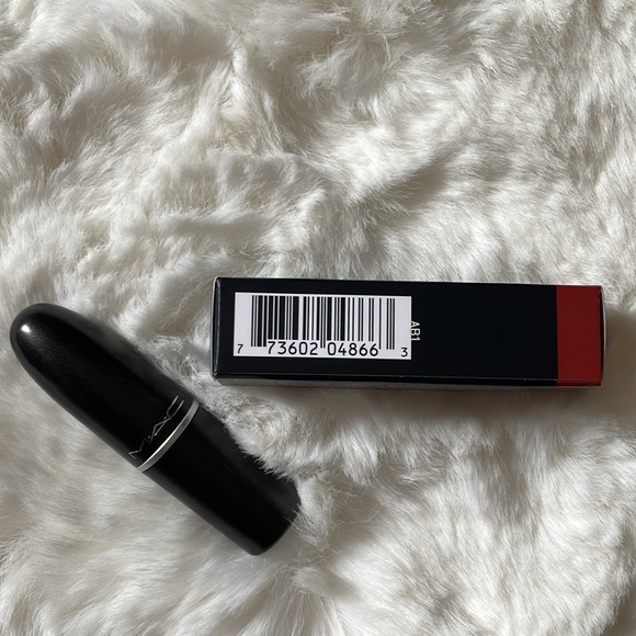 MAC CHILI matte lipstick shade 602 - Picture 5 of 8
